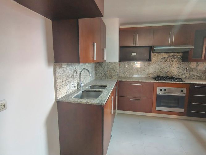 Apartamento de 3 alcobas en arriendo en El Poblado, Medellín, 144 m² · foto 3 de 17