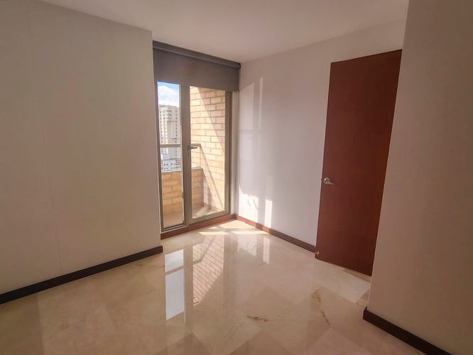 Apartamento de 3 alcobas en arriendo en El Poblado, Medellín, 144 m² · foto 9 de 17