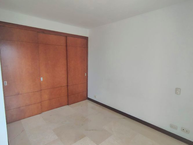 Apartamento de 3 alcobas en arriendo en El Poblado, Medellín, 144 m² · foto 10 de 17