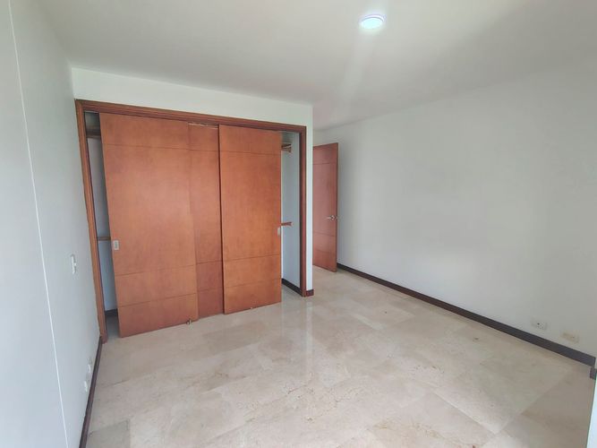 Apartamento de 3 alcobas en arriendo en El Poblado, Medellín, 144 m² · foto 14 de 17