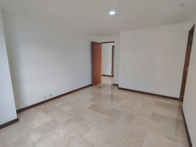 Apartamento de 3 alcobas en arriendo en El Poblado, Medellín, 144 m² · foto 15 de 17