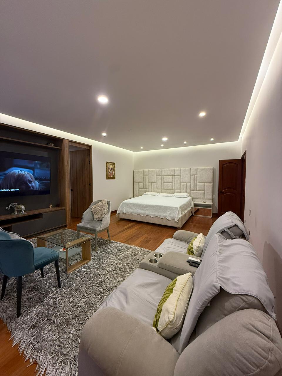 Calle 4b Sur # 13-210, El Poblado, Medellín, Antioquia, Colombia - Photo 1