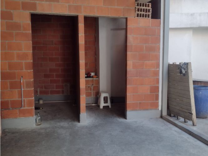 Bodega en arriendo en La America, Medellín, 320 m² · foto 3 de 8