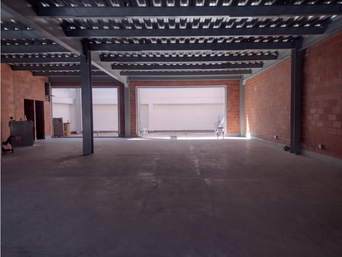 Bodega en arriendo en La America, Medellín, 320 m² · foto 4 de 8