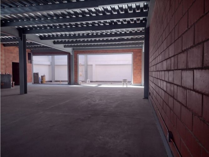 Bodega en arriendo en La America, Medellín, 320 m² · foto 5 de 8