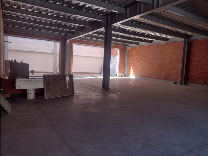 Bodega en arriendo en La America, Medellín, 320 m² · foto 6 de 8