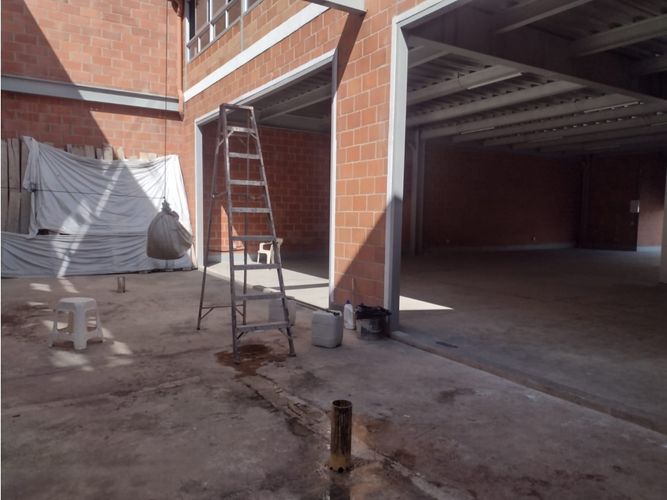 Bodega en arriendo en La America, Medellín, 320 m² · foto 8 de 8