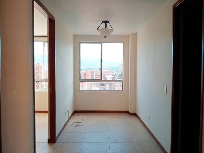 Apartamento de 3 alcobas en arriendo en Laureles, Medellín, 106 m² · foto 5 de 19