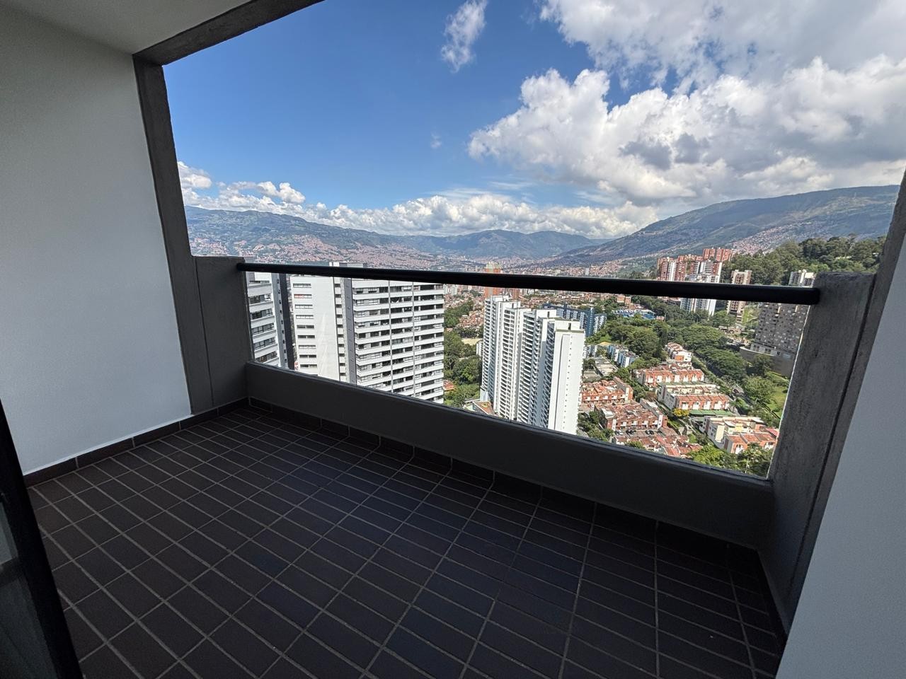 Apartamento en venta en Asomadera no.2, Medellín 2