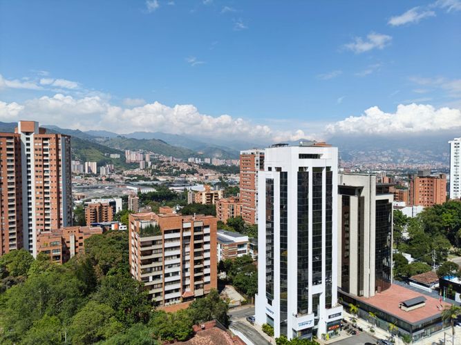 Oficina en arriendo en El Poblado, Medellín, 246 m² · foto 7 de 8