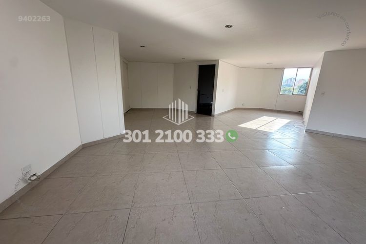 Apartamento de 3 alcobas en arriendo en Laureles, Medellín, 158 m² · foto 3 de 24