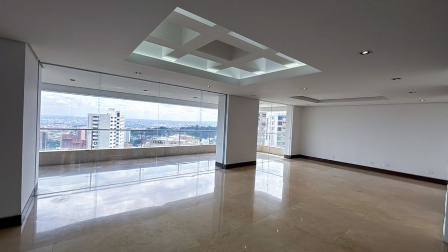 Apartamento de 6 alcobas en venta en Normandia, Cali, 596 m² · foto 2 de 24
