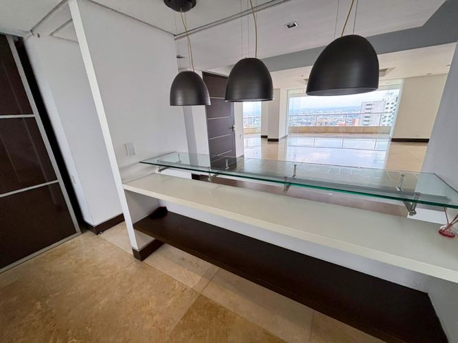 Apartamento de 6 alcobas en venta en Normandia, Cali, 596 m² · foto 4 de 24