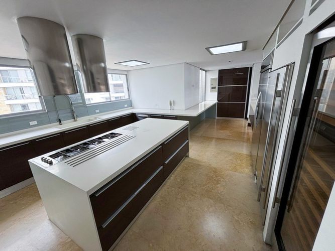 Apartamento de 6 alcobas en venta en Normandia, Cali, 596 m² · foto 5 de 24