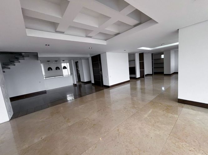 Apartamento de 6 alcobas en venta en Normandia, Cali, 596 m² · foto 12 de 24