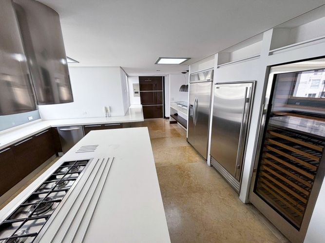 Apartamento de 6 alcobas en venta en Normandia, Cali, 596 m² · foto 16 de 24