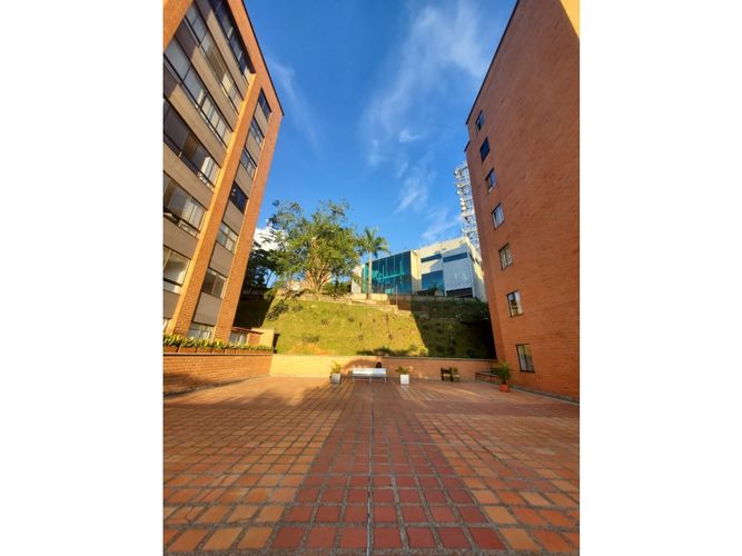 Apartamento en venta en El Poblado, Medellín · foto 10 de 13
