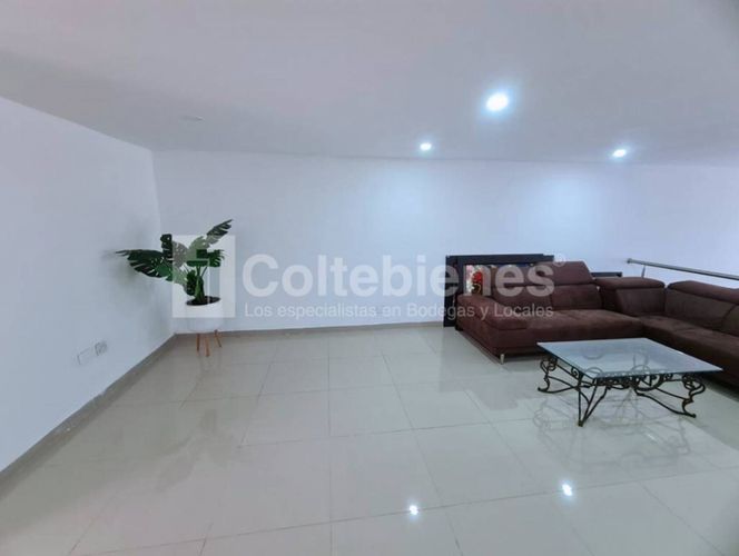 Casa de 3 alcobas en venta en El Tesoro, Medellín, 330 m² · foto 2 de 24