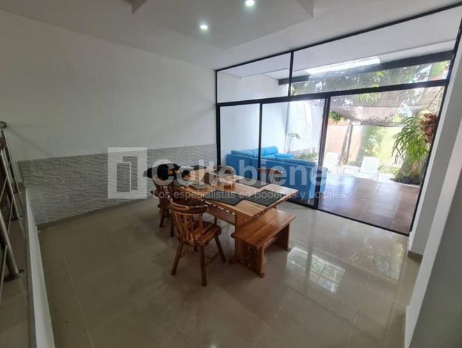 Casa de 3 alcobas en venta en El Tesoro, Medellín, 330 m² · foto 3 de 24