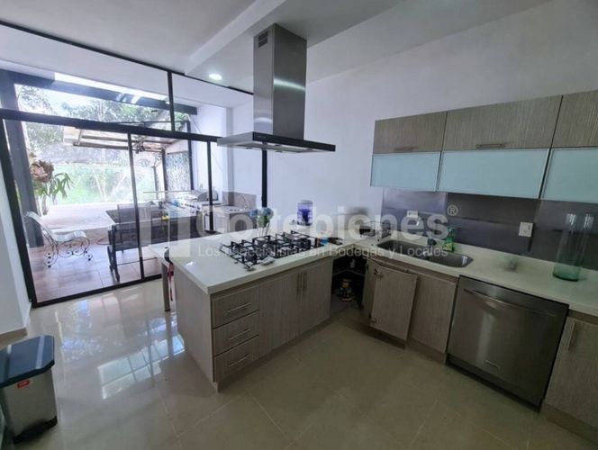 Casa de 3 alcobas en venta en El Tesoro, Medellín, 330 m² · foto 8 de 24