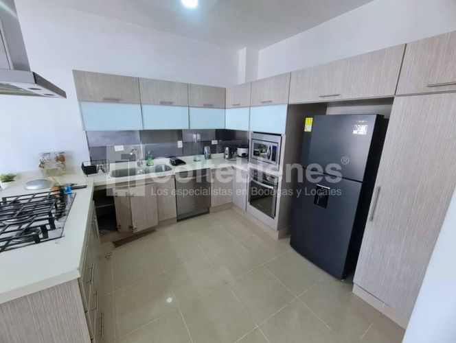 Casa de 3 alcobas en venta en El Tesoro, Medellín, 330 m² · foto 9 de 24