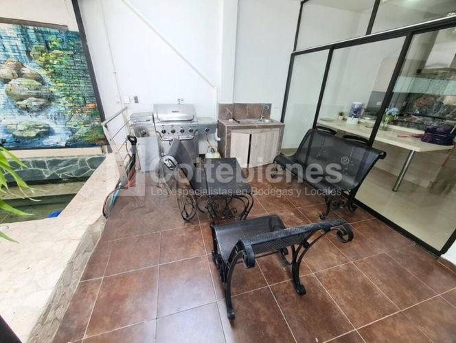 Casa de 3 alcobas en venta en El Tesoro, Medellín, 330 m² · foto 13 de 24
