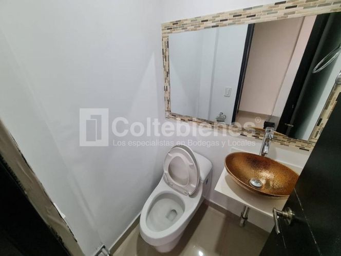 Casa de 3 alcobas en venta en El Tesoro, Medellín, 330 m² · foto 15 de 24
