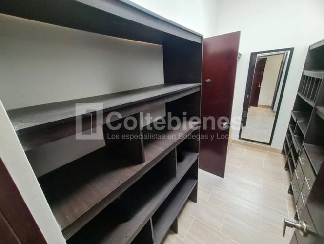 Casa de 3 alcobas en venta en El Tesoro, Medellín, 330 m² · foto 21 de 24
