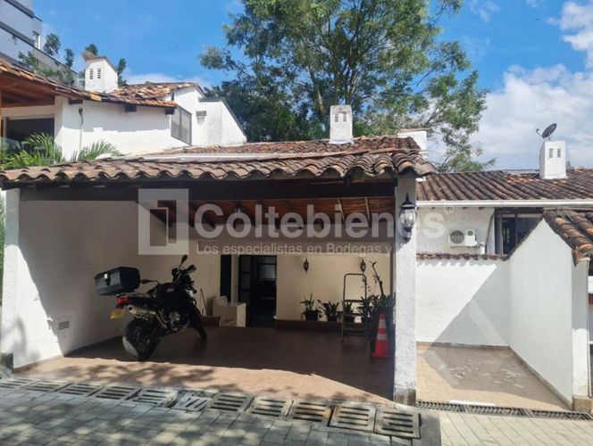 Casa de 3 alcobas en venta en El Tesoro, Medellín, 330 m² · foto 23 de 24