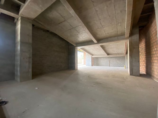 Local en arriendo en El Poblado, Medellín, 166 m² · foto 2 de 7