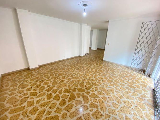 Apartamento de 4 alcobas en arriendo en Laureles, Medellín, 240 m² · foto 3 de 20
