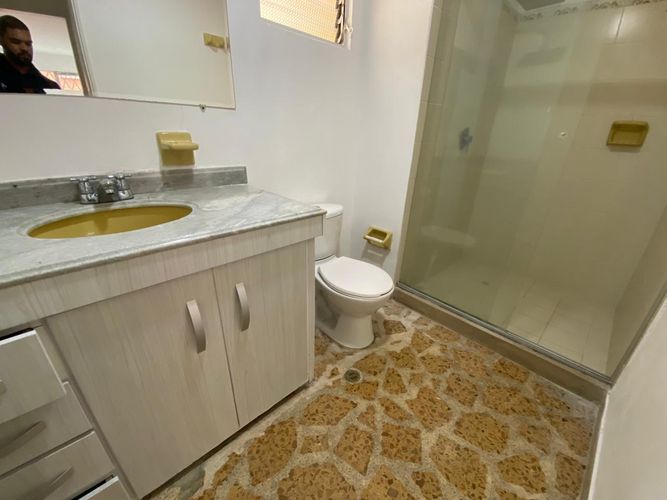 Apartamento de 4 alcobas en arriendo en Laureles, Medellín, 240 m² · foto 9 de 20