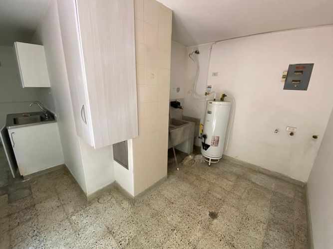 Apartamento de 4 alcobas en arriendo en Laureles, Medellín, 240 m² · foto 16 de 20