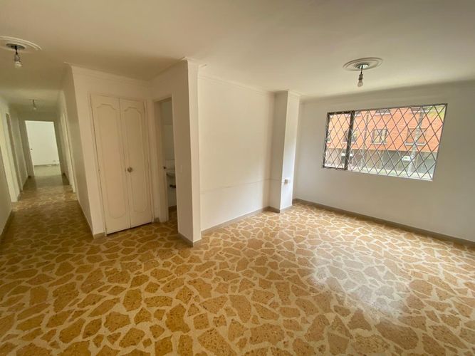 Apartamento de 4 alcobas en arriendo en Laureles, Medellín, 240 m² · foto 18 de 20