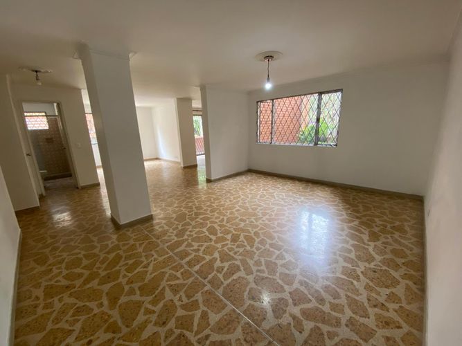 Apartamento de 4 alcobas en arriendo en Laureles, Medellín, 240 m² · foto 19 de 20