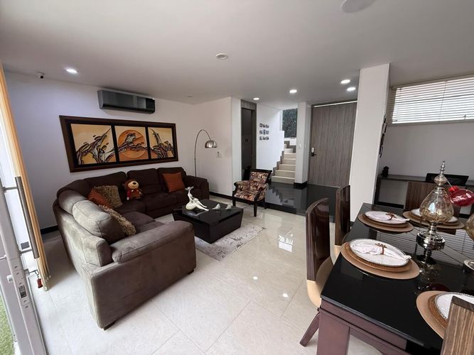 Casa de 4 alcobas en venta en Lagos Del Cacique, Bucaramanga, 225 m² · foto 2 de 16