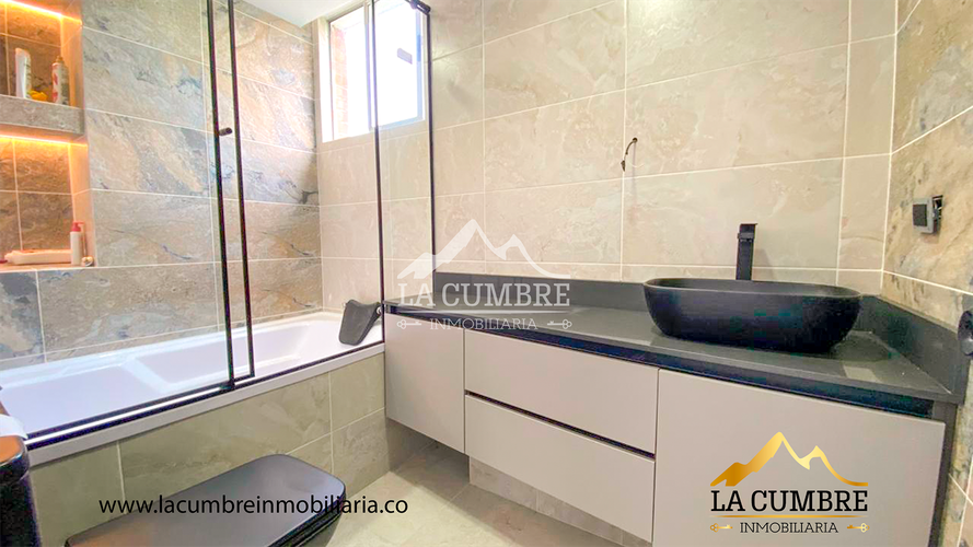 Apartamento de 3 alcobas en arriendo en La Calera, Medellín, 170 m² · foto 9 de 13