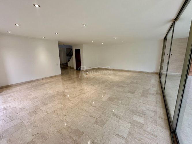 Casa de 3 alcobas en venta en El Poblado, Medellín, 262 m² · foto 7 de 24