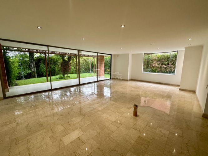 Casa de 3 alcobas en venta en El Poblado, Medellín, 262 m² · foto 8 de 24