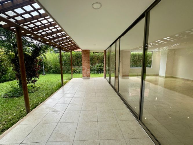 Casa de 3 alcobas en venta en El Poblado, Medellín, 262 m² · foto 9 de 24