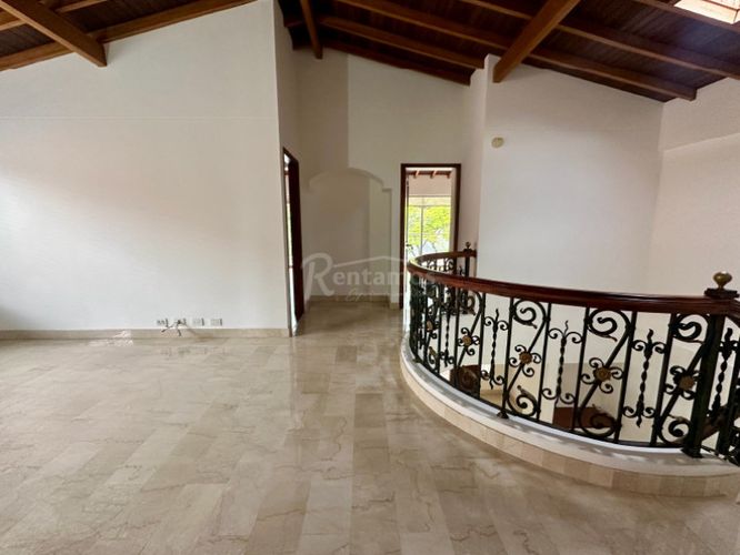 Casa de 3 alcobas en venta en El Poblado, Medellín, 262 m² · foto 12 de 24