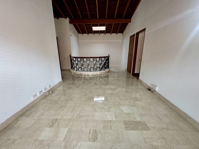 Casa de 3 alcobas en venta en El Poblado, Medellín, 262 m² · foto 14 de 24