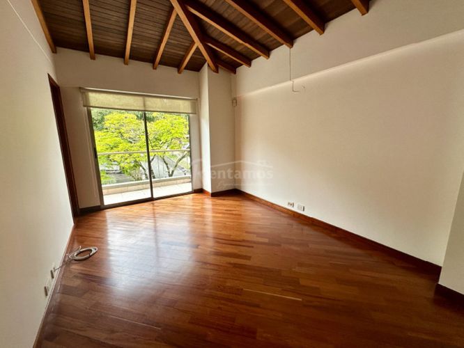 Casa de 3 alcobas en venta en El Poblado, Medellín, 262 m² · foto 16 de 24