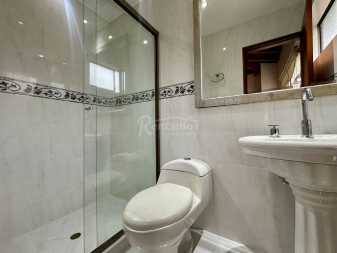Casa de 3 alcobas en venta en El Poblado, Medellín, 262 m² · foto 18 de 24