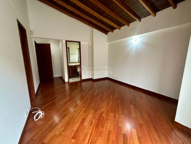 Casa de 3 alcobas en venta en El Poblado, Medellín, 262 m² · foto 19 de 24