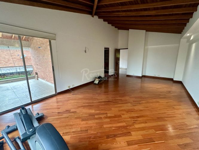 Casa de 3 alcobas en venta en El Poblado, Medellín, 262 m² · foto 23 de 24