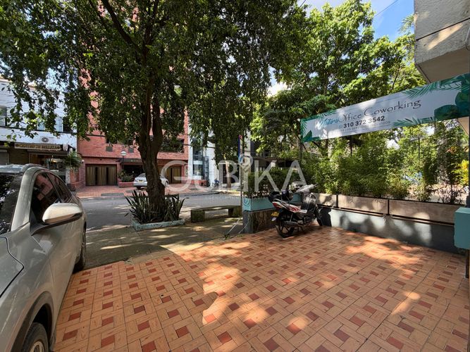 Casa de 11 alcobas en venta en Centenario, Cali, 320 m² · foto 3 de 24