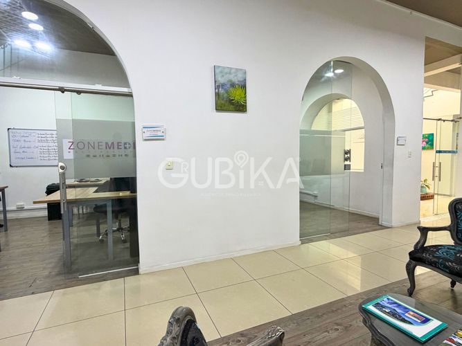 Casa de 11 alcobas en venta en Centenario, Cali, 320 m² · foto 16 de 24