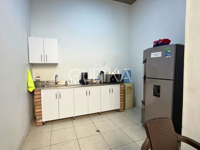 Casa de 11 alcobas en venta en Centenario, Cali, 320 m² · foto 19 de 24