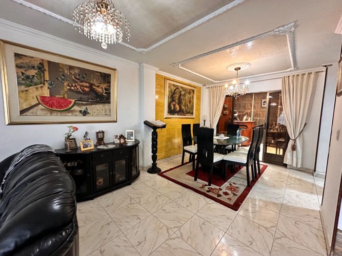 Casa de 4 alcobas en venta en El Lucero, Mosquera, 196 m² · foto 2 de 17